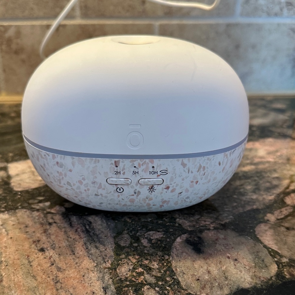 Doterra White and Gray Essential Oil Bubble Diffuser
